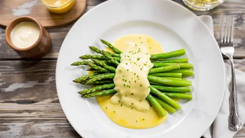 Ik ontdekte het verticaal koken van asperges: in een mum van tijd zijn ze van top tot teen zacht, een echte traktatie bij mijn maaltijden.